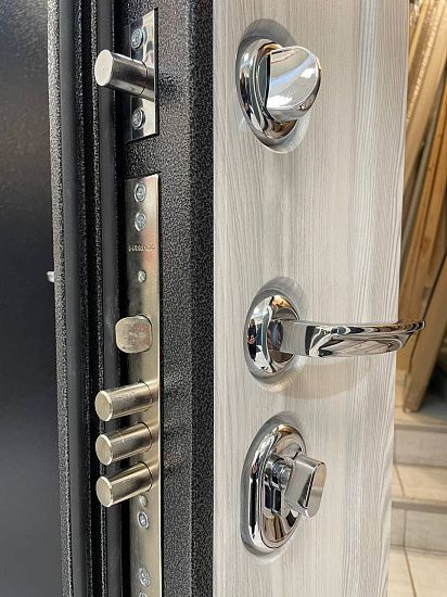 Входная дверь  