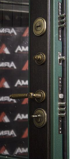 Входная дверь  