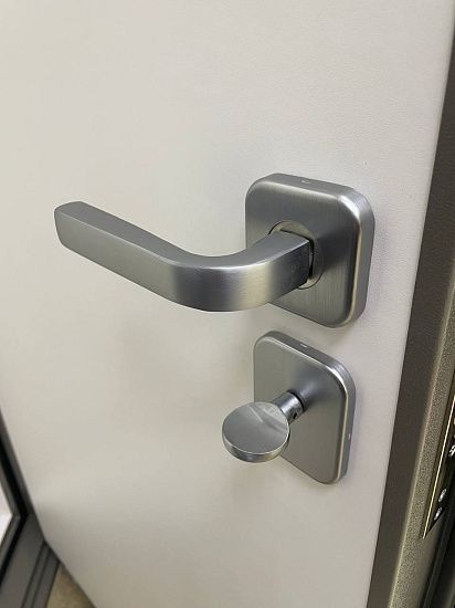 Входная дверь  