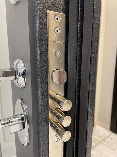 Входная дверь  