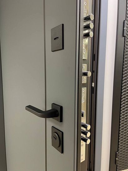 Входная дверь  